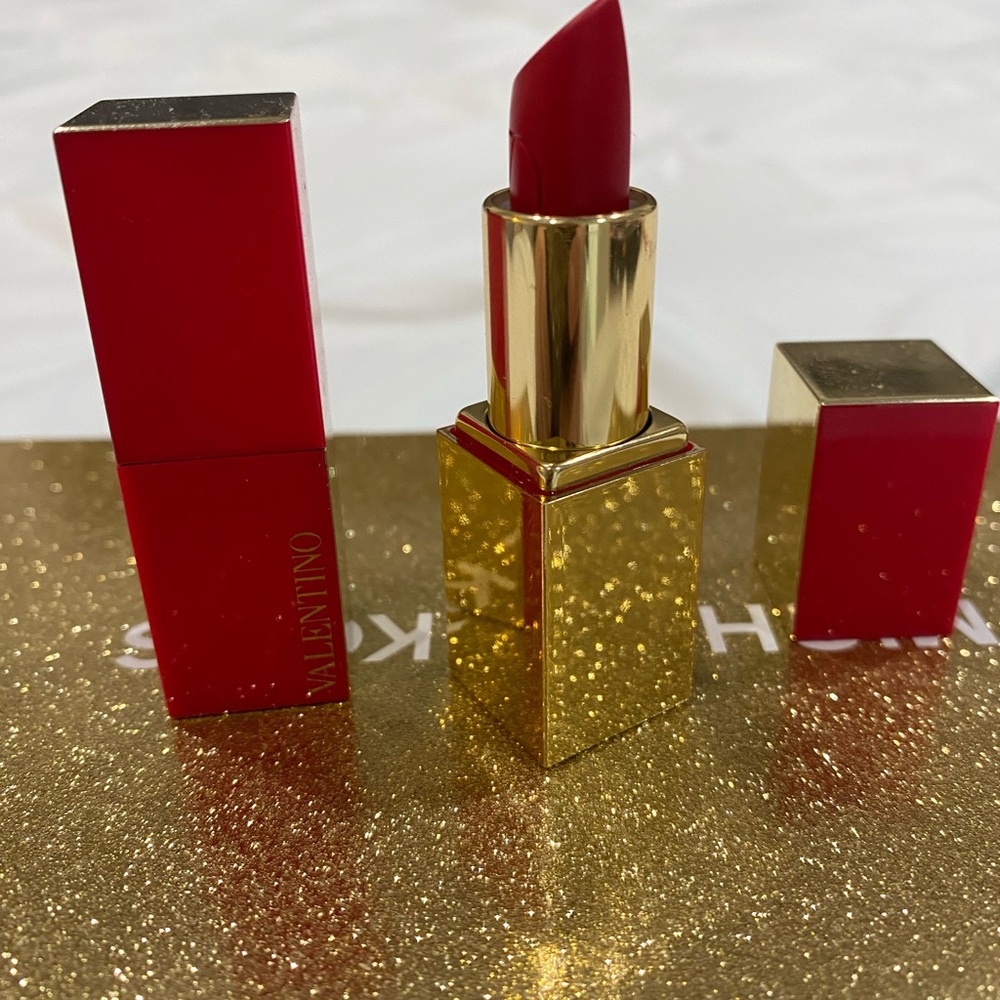 VALENTINO Rosso Lipstick 217A